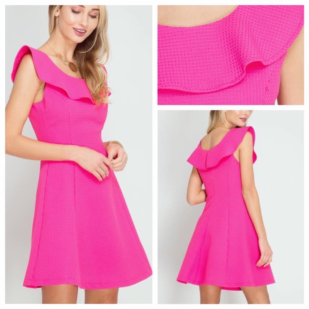 🆕🌺 SHE/SKY! Fully lined/waffle textured material-zip back